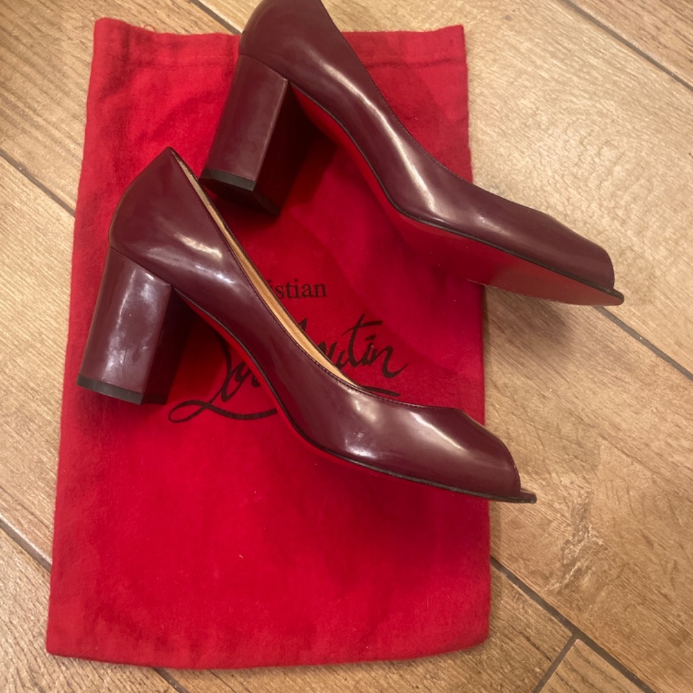 Wine colored leather peep toe Louboutins - Picture 2 of 4